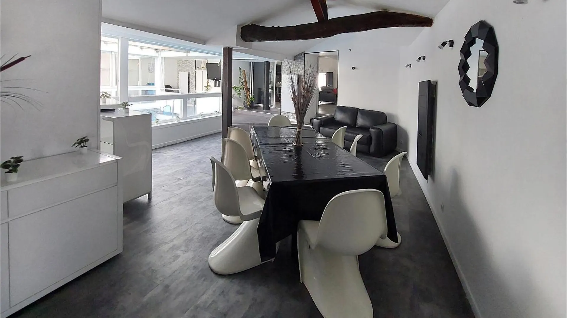 Dom wakacyjny 4 Bedroom Awesome Home In Villars