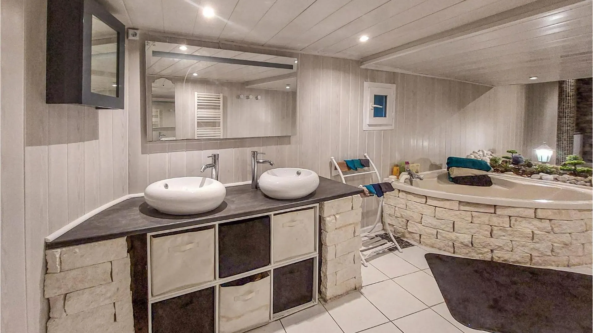 4 Bedroom Awesome Home In Villars 0*, Villars (Loire)